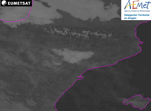 AEMET_Aragon's tweet photo. Imágenes SAT HRVIS a 12 UTC a la izquierda y a 09 y 15 h a la derecha hoy 04/02/24. La #niebla🌫️persiste en franja estrecha en el #Ebro hasta mediodía, pero levanta, no así en el sur de #Huesca, donde las T 🌡️máx no pasan de 6 ºC:
#Ballobar 5.9º
#Tamarite 6.1º
#Fraga 6.4º https://t.co/u07c3X2Wvz