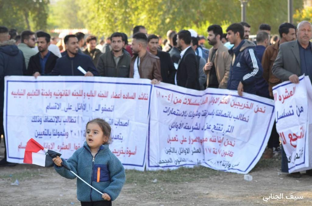 نحن الخريجين العشرة الأوائل أصحاب التسلسلات من (4_10) نطالب بالأنصاف وذلك بشمولنا بالتعيين أسوة بزملائنا الثلاثة الأوائل
#تعيين_العشره_الاوايل 54
<a href="/mohamedshia/">محمد شياع السوداني</a>