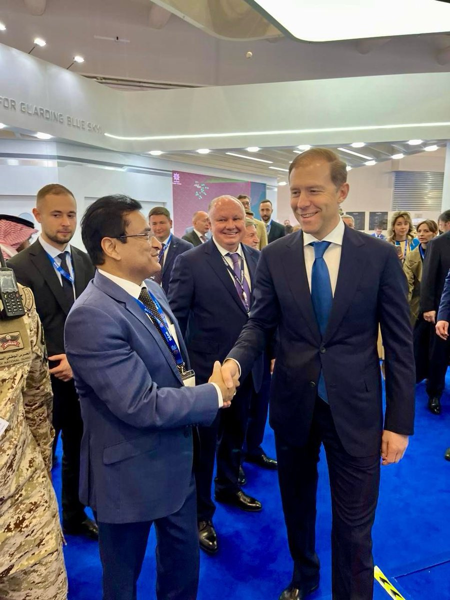 H.E. Denis Manturov Deputy Prime Minister and Minister of Industry & Trade, Russia interacted with @dr_skJoshi, Dy CEO and Mr @praveen71, Director (MP&E) about the developments in @BrahMosMissile during #WDS2024, #Riyadh, #KingdomOfSaudiArabia. @DefenceMinIndia @SpokespersonMoD…