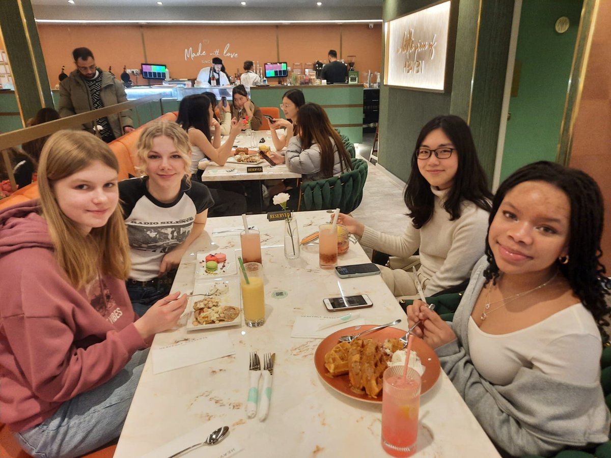 This weekend our boarders experienced a virtual reality game, solved puzzles to make their way out of an escape room, visited the cinema, and enjoyed delicious desserts together. @royalhighschoolbath @gdst #iloveboarding #familyforever