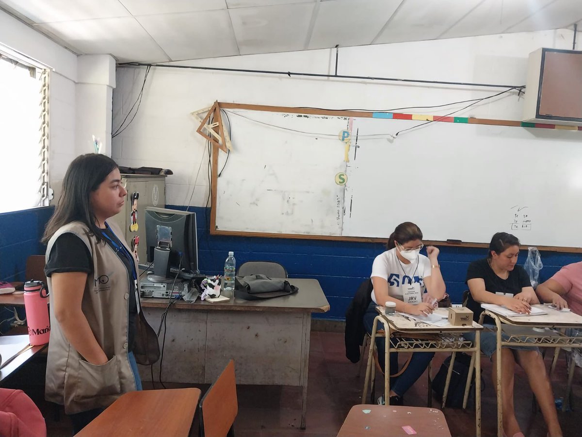 ObsElectoralSV's tweet photo. #ObservaciónElectoral2024 | Este 4 de febrero, el Asocio Académico está realizando una observación sistemática e independiente de la jornada electoral. 

A nivel nacional, se han desplegado aproximadamente 1,200 Observadores/as y Supervisores/as de nuestra Red de Observación Electoral 2024, distribuidos en 801 Juntas Receptoras de Votos en los 14 departamentos.