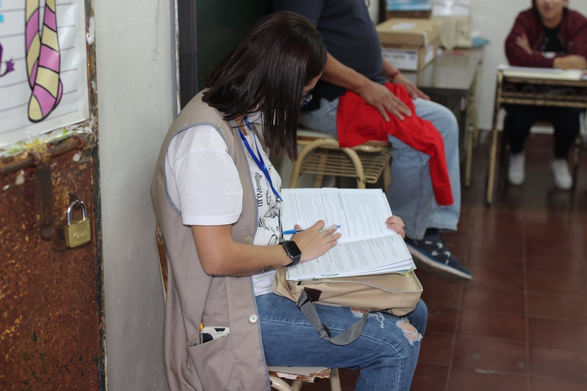 ObsElectoralSV's tweet photo. #ObservaciónElectoral2024 | Este 4 de febrero, el Asocio Académico está realizando una observación sistemática e independiente de la jornada electoral. 

A nivel nacional, se han desplegado aproximadamente 1,200 Observadores/as y Supervisores/as de nuestra Red de Observación Electoral 2024, distribuidos en 801 Juntas Receptoras de Votos en los 14 departamentos.