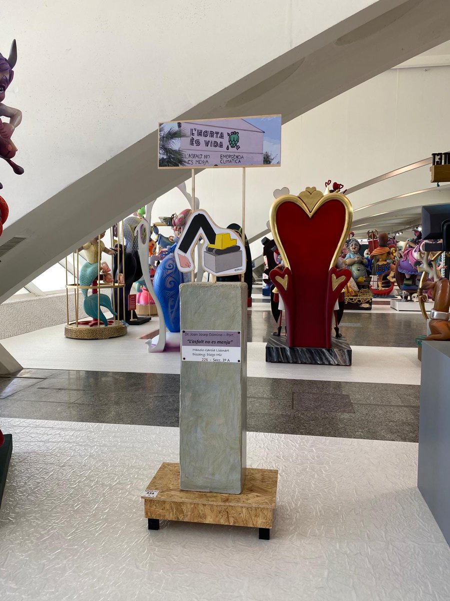 A la Falla Doctor JJ Domine-Port recorden la lluita del Forn de Barraca 💚🔥

De Manolo García Lleonart i Diego Mir ✊

#lAsfaltNoEsMenja