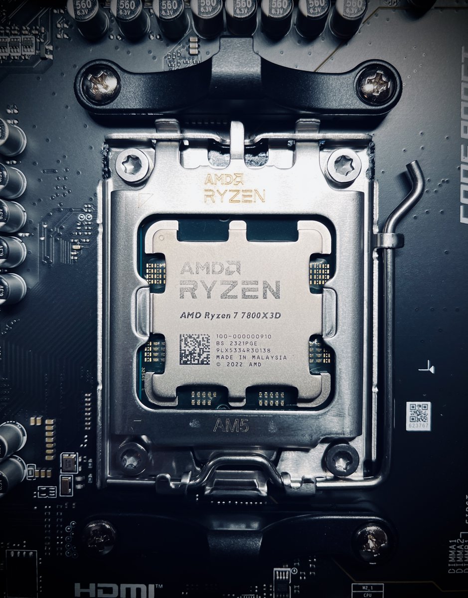 SolarMJJ's tweet photo. I built an all @AMD system for my father, and we both couldn’t be happier with it.
#AMD #Radeon #Computers #Systembuild https://t.co/nemDd8qTJ1