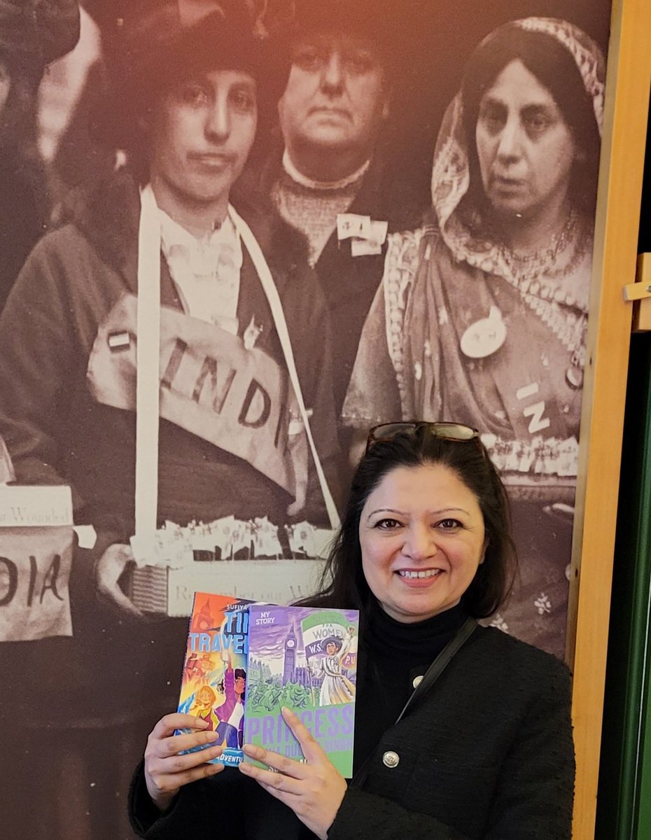 Back at Hampton Court Palace today doing a reading on Princess Sophia and signing books. Within the Palace is this giant frame of #suffragette Princess Sophia and #suffragist Mrs Lolita Roy in the sari. Mrs Roy appears in my new book #TimetravellersAdventureCalling #SharedHistory