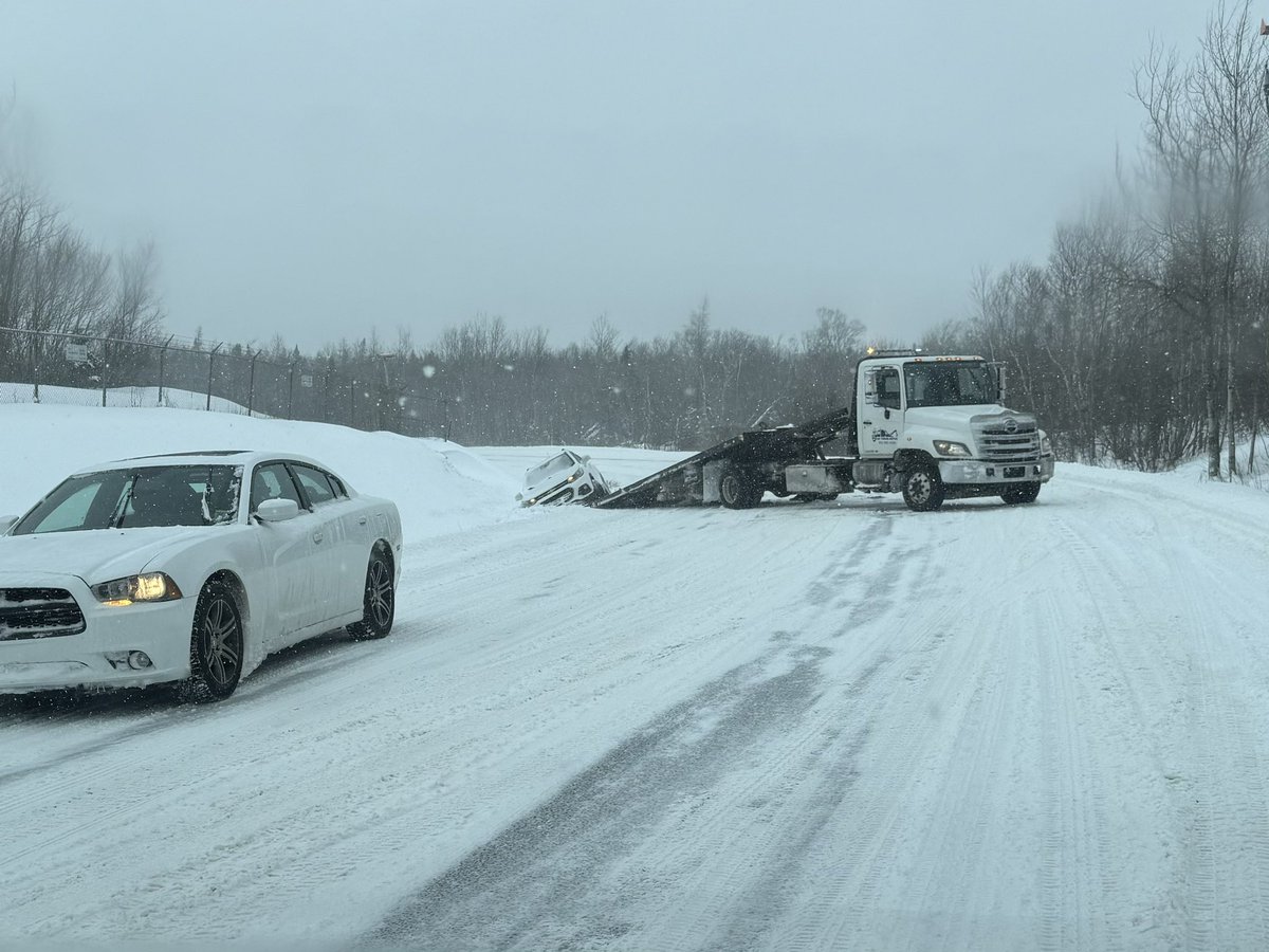 Day 3 of our snowstorm! It is forecast to finally let up tomorrow, changing to flurries. Dad safely delivered mom to work but was delayed getting home at several accident scenes. #NSStorm