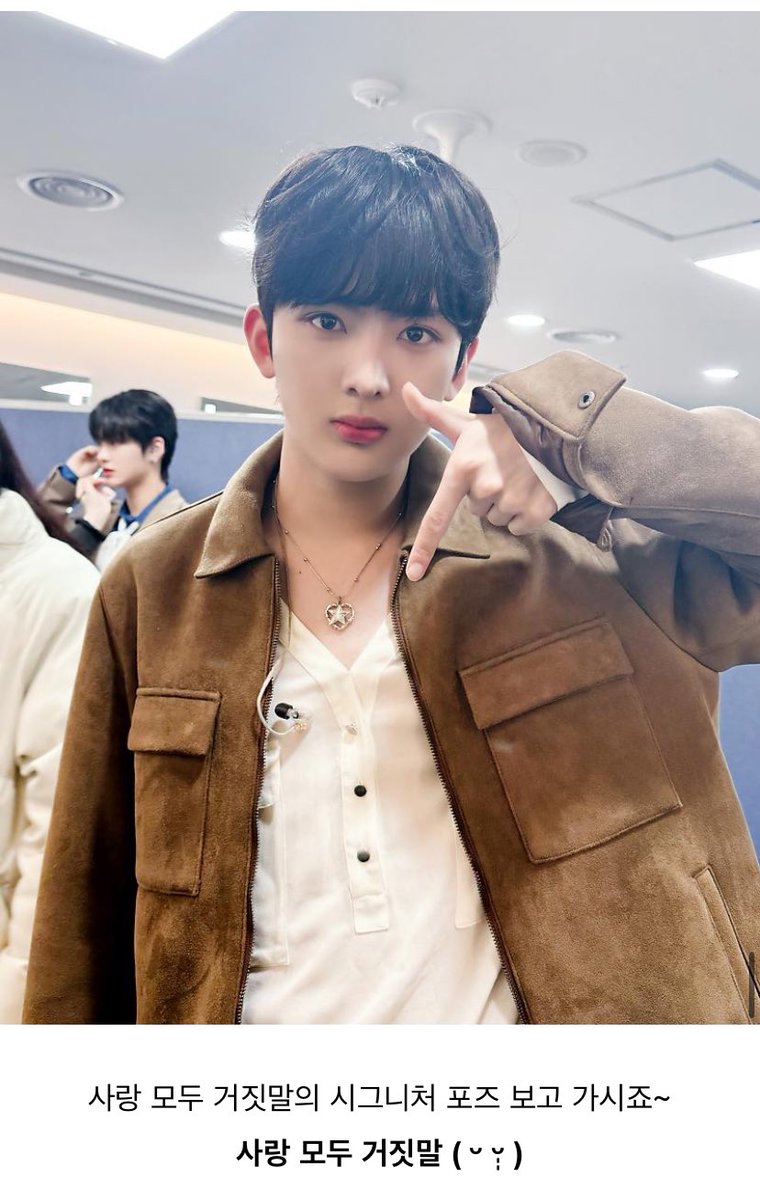 onlyLINGQI's tweet photo. 이거그냥 우리 영칠이 시그니처 포즈아닌가요 https://t.co/0oa89fXMyB