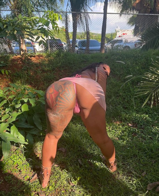 What&rsquo;s the first thing you noticed?🤭 https://t.co/nrkcJdVcGg