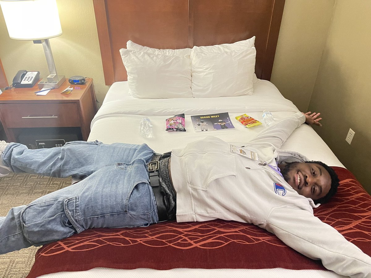 🚨🚨🚨I’m excited to say after a great visit with <a href="/WNMUFootball/">WNMU Mustang Football</a> I am blessed to have received another D2 offer!!! It was great meeting the players and coaching staff. Thank you all for the hospitality. <a href="/coach_bhickman/">Billy Hickman</a>, coach Justin Coleman, <a href="/Clydelogan21/">Clyde Logan</a> <a href="/Tittle77/">Kasey Tittlemier</a> <a href="/CoachJamesLee_/">James Lee, M.A.</a>