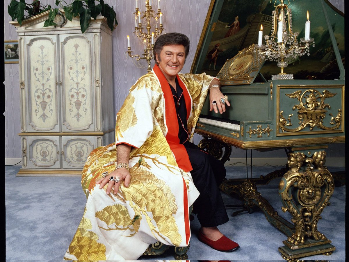 American entertainer #Liberace died #onthisday in 1987. 🎹 #piano #musician #singer #actor #trivia #childprodigy #MrShowmanship #WładziuValentinoLiberace