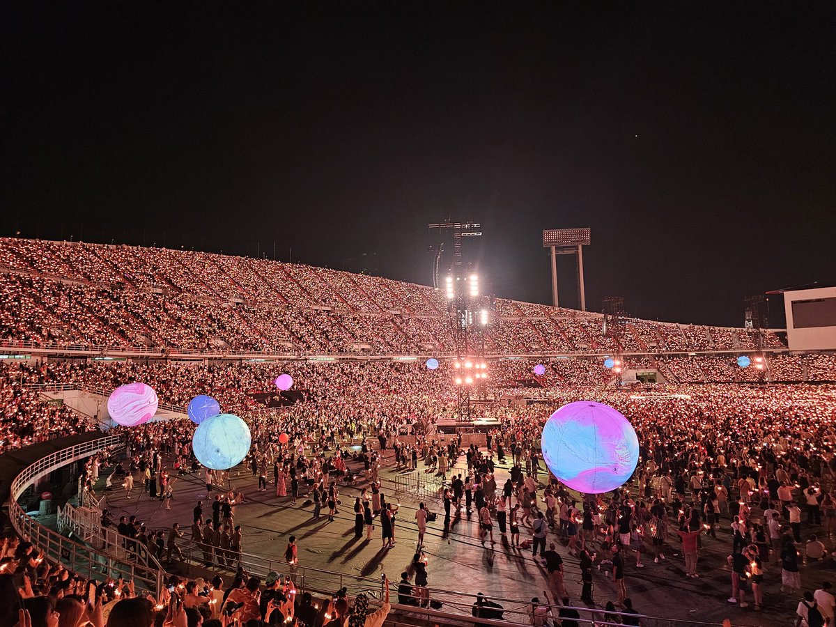 Koy_Thipwadee's tweet photo. Day 2 ❤️🫶
#ColdplayBangkok #MOTSWTBKK #MOTSWTTH https://t.co/PPbQ1AkeFz