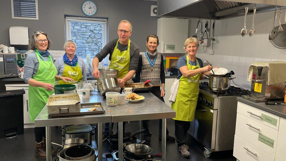 🥕Waste into Wellbeing @kendalpplescafe repurposed 33 tonnes of surplus food in Kendal in 2023! A team of 90 volunteers give their time every week to make nutritious affordable meals or collect, sort & share food through the Community Food Larder. 🔗 t.ly/aIdqu
