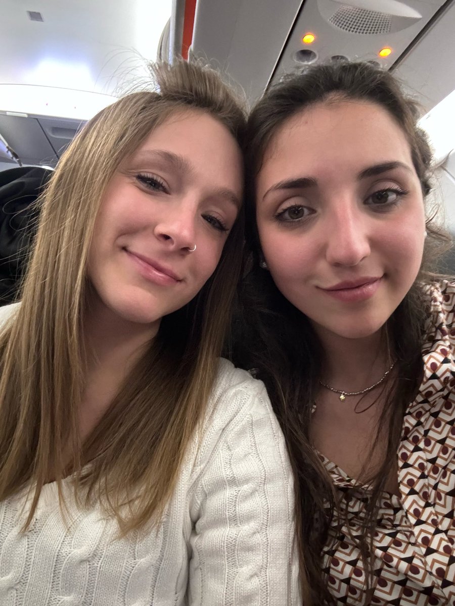 Torniamo a casa!
Per noi il tour finisce qui, è stato magico🥹
<a href="/LauraPausini/">Laura Pausini</a> ♥️
