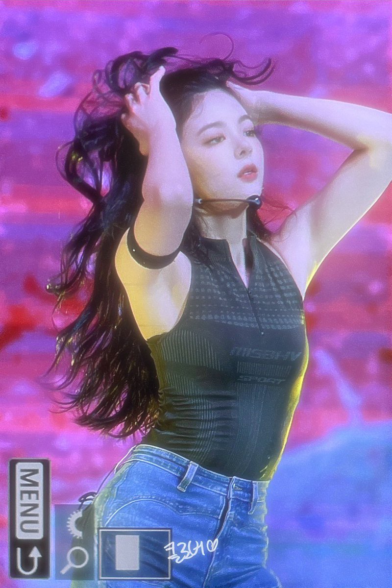 lilixlwe's tweet photo. Choi Jisu/Lia sendo uma idol completa - a thread https://t.co/Pc9qkZfv0O