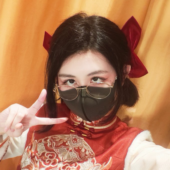 #NewProfilePic  三年了，我终于换头像了～✌🏻️🤪❤️ https://t.co/ZUqU83W5LD<a href="/tag/newprofilepic"class="tags">&#35;NewProfilePic</a>