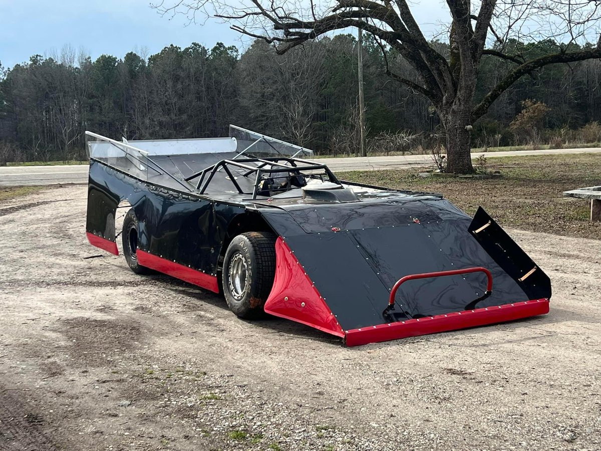 Take a look at the ride Mike Huey has for the inaugural season for the Southern Wedge Late Model’s!

#BlueRidgeOutlaws | #DirtTrackRacing | #DirtLateModel | #DirtTrack | #LateModel | #DirtLateModelRacing | @DunewichOnDirt | @mikejoy500