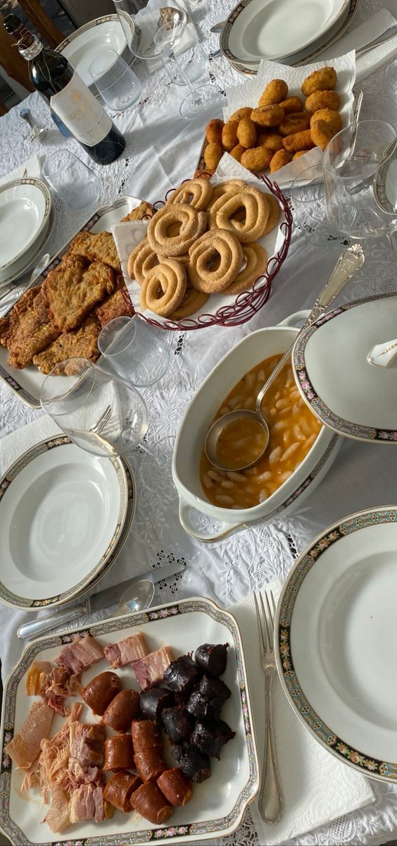 garrafundia's tweet photo. Hoy, Marañueles, cocretes, cachopo y Fabada; mañana Calderada...😁🥂
#luancoshire #luanco #gozon #Asturias #socorro2024 https://t.co/PWDwgKgWp3