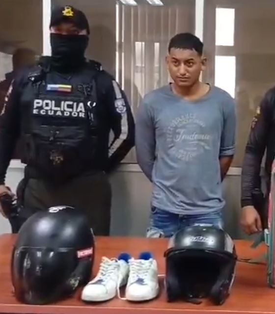 #ATENCION | Finalmente quedó en libertad.
El ciudadano venezolano que fue retenido por robar 4.000 a una mujer en Sauces 9, en el norte de #Guayaquil, fue liberado por un fiscal de turno por "no haber flagrancia".
El sujeto que fingía ser repartidor de comida, ya presentaba una