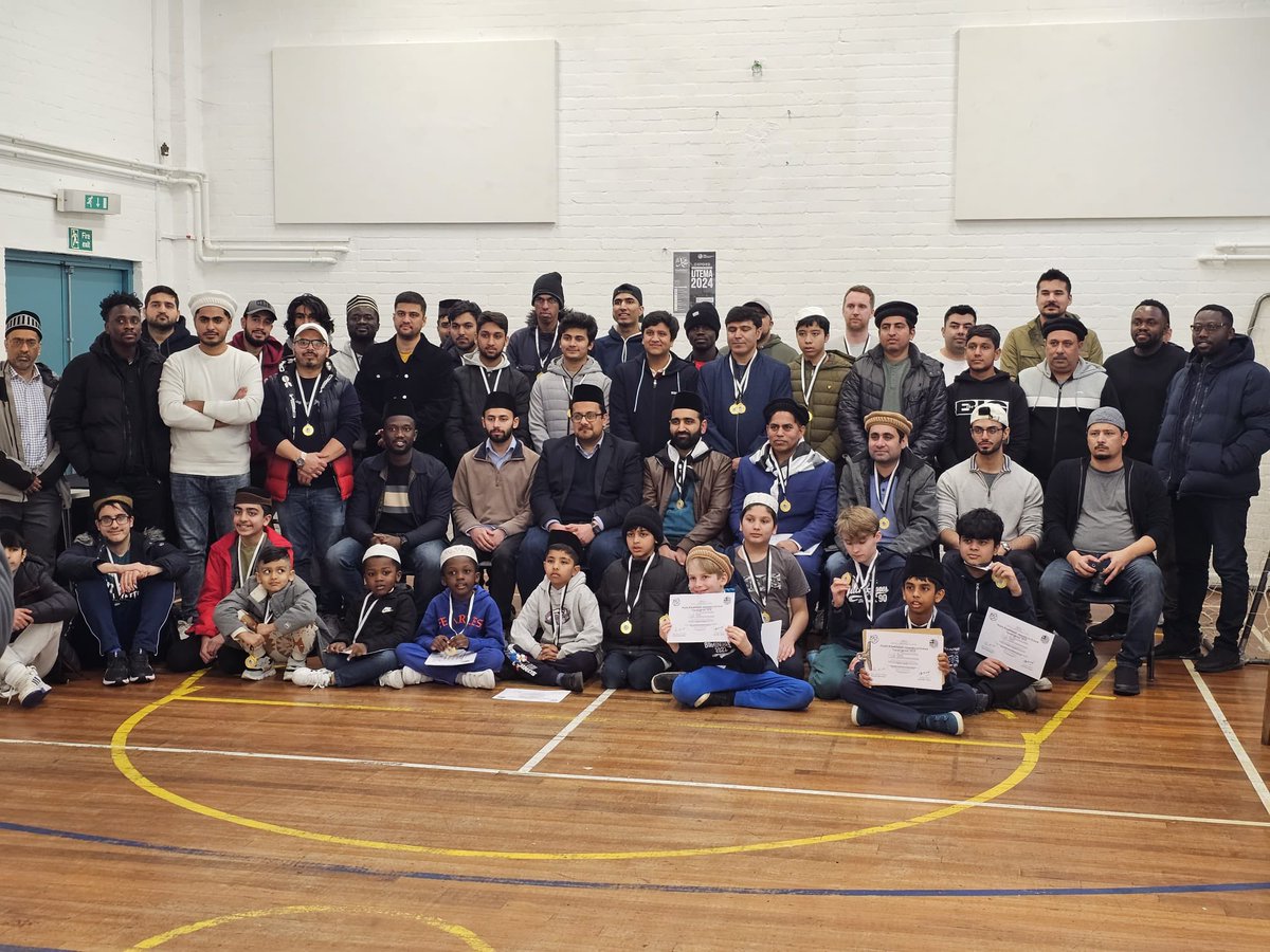 Our youth held its Annual Ijtema #YouthRetreat at Wolvercote Hall in #Oxford on the theme of #MuhammadThePerfectPreacher 
We learned from a number of educated speakers about the blessed character of #HolyProphet and his compassionate teachings. 
#KhuddamIjtema #ThePerfectPreacher