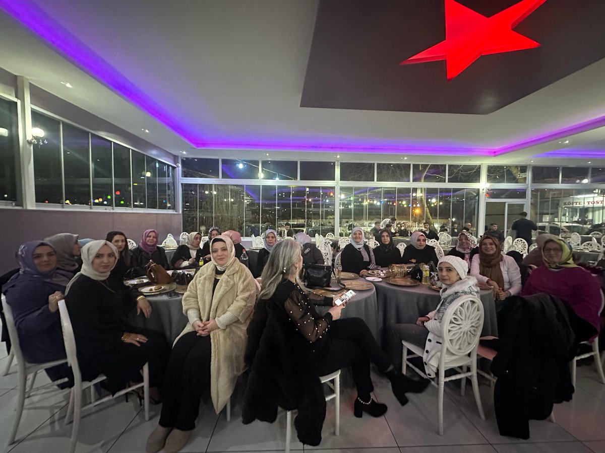 Belediye Başkan Adayımız Sn. Refik Yılmaz,Başkanımız Aynur Beki,Başkan Yardımcılarımız ve Yönetim Kurulu Üyelerimiz,Yönetim Kurulu Üyemiz Saliha Özer’in kızı Aleyna ve Emrullah çiftinin nişan cemiyetine katıldılar.

#AkBursaSahada 
#AkKadınBursaSahada