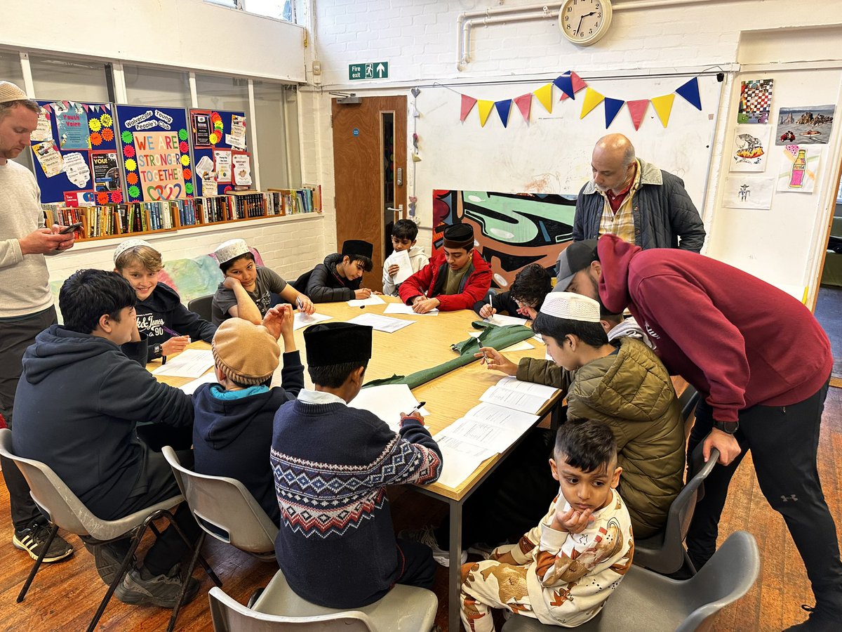 AMYA_Oxford's tweet photo. We held individual academics &amp; team sports competitions on the day, had an amazing food with curry, pasta and kheer and met so many friends from Swindon, Banbury, Didcot, High Wycombe &amp; of course Oxford 
#KhuddamIjtema #ThePerfectPreacher #Unity #Brotherhood https://t.co/85fBgDryZ4