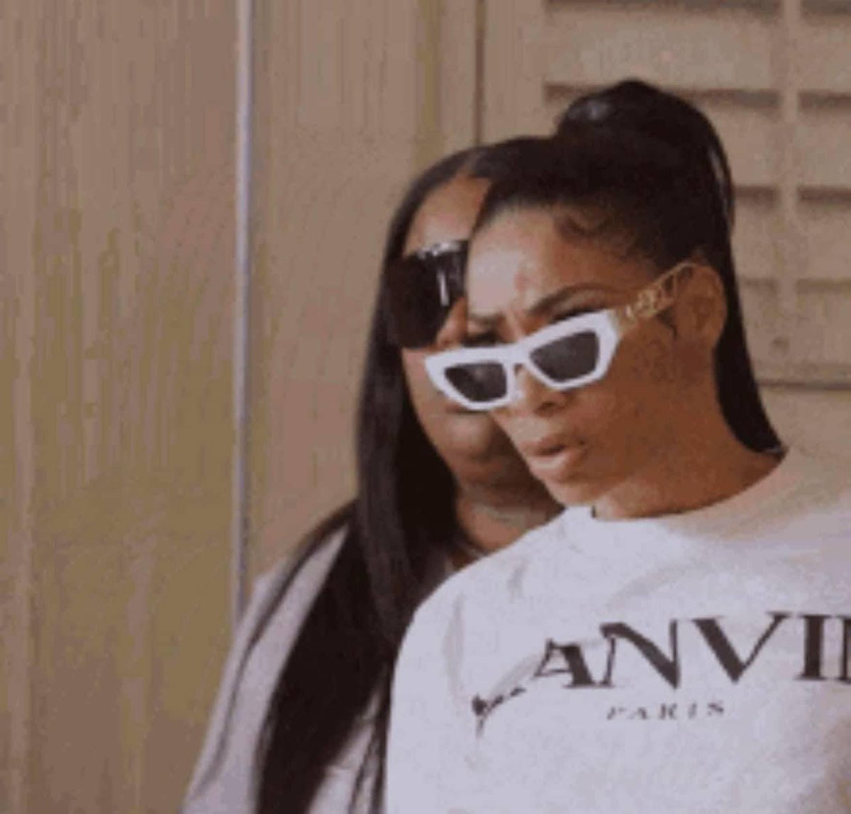 layxsnv's tweet photo. how i try to act vs how i really act 😭 https://t.co/inR0QHHzov