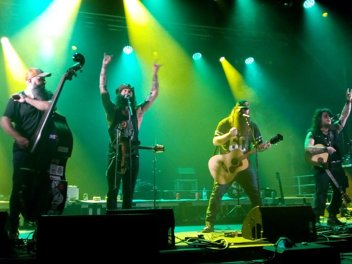 Ultrasonicos1's tweet photo. Además de temas propios, @MoonshineWagon versionaron en el Gure Jaildia de #Erandio temas como el Txoria Txori de Mikel Laboa, Ace of Spades de Motörhead y hasta los Backstreet Boys.
@Erandiokoudala https://t.co/f4WnYUzQo8