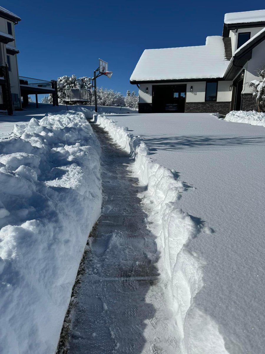stacym411's tweet photo. Of the million reasons I love my husband, his refusal to buy a snowblower because he “likes the workout” is not one of them 😒 If anyone needs me, you can find me in the hot tub with a glass of wine. https://t.co/dEY7s1xxXm