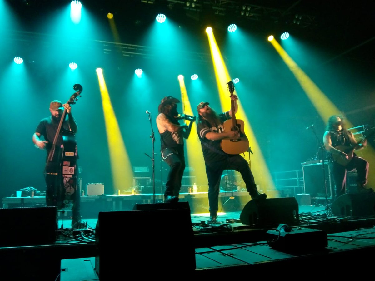 Ultrasonicos1's tweet photo. Además de temas propios, @MoonshineWagon versionaron en el Gure Jaildia de #Erandio temas como el Txoria Txori de Mikel Laboa, Ace of Spades de Motörhead y hasta los Backstreet Boys.
@Erandiokoudala https://t.co/f4WnYUzQo8