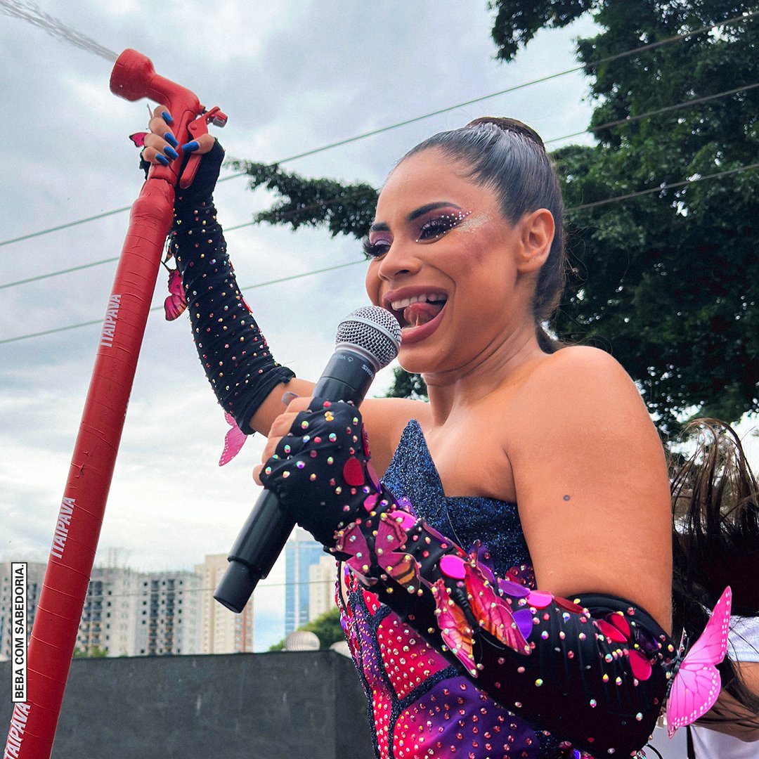 itaipava's tweet photo. Olha a cara de sapequinha da Lexa já no combate! Avisa que hoje SP vai tremer 🔥 #ItaNaFolia #BlocoDaLexa #BebaComSabedoria https://t.co/yLJPiELjjY