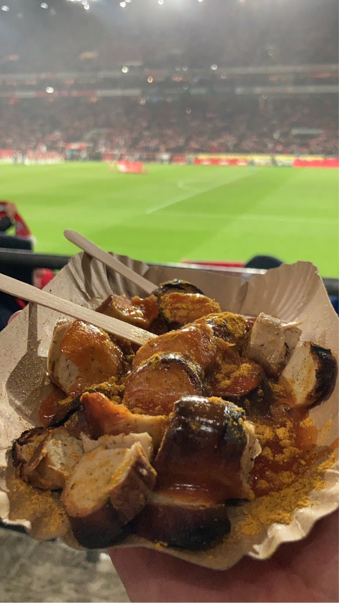 JoriSpijk's tweet photo. Currywurst €4,50 @fckoeln @FootyScran https://t.co/rMhZemBdaI