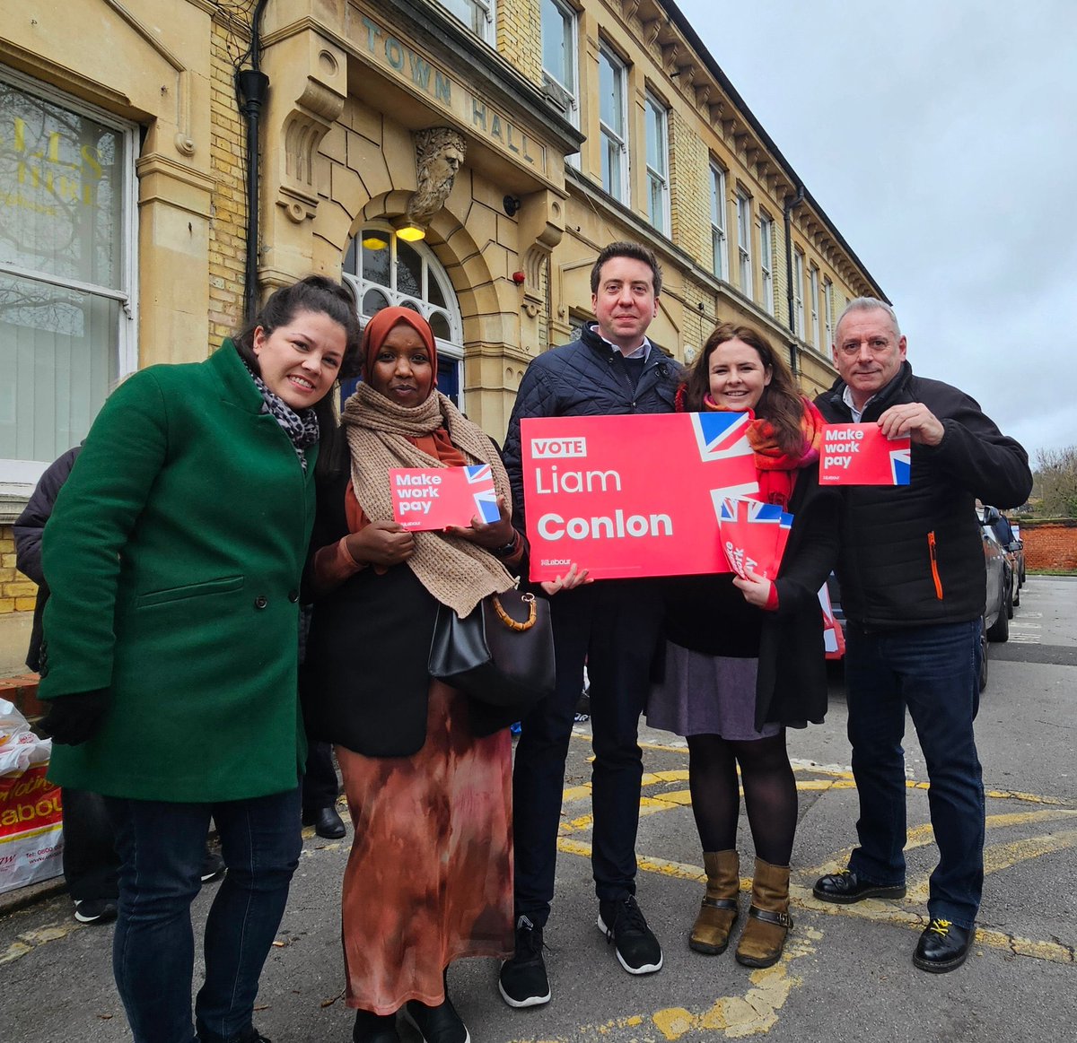 hodanhaili's tweet photo. Great campaign session with @LiamConlon2 and the #EalingMassive in Beckenham and Penge 🌹@EalingLabour https://t.co/Ugq7gX7Ku2