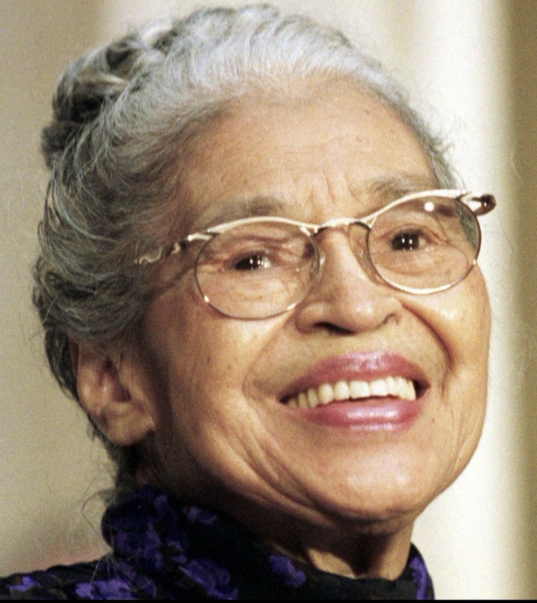 Happy birthday Ms. Rosa Parks! Because you sat, you gave us the opportunity to stand! Rest up Poineer, see you on the other side !!
#BlackHistoryMonth👏🏽👏🏽