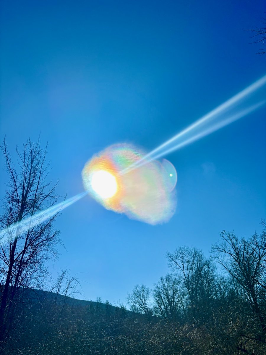 RealMarcParent's tweet photo. Here you go #ufotwitter #ufoX #UFO @MickWest @MiddleOfMayhem  Straight photo from today without any fixing. Oh the saucer story I could tell. But no - a single, rare iridescent cloud. It must be thin with lots of ice crystals. Colors shimmered and changed as we watched. https://t.co/0H45t3dGp7