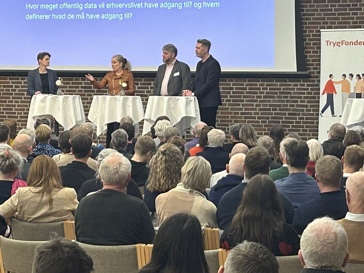 Camilla Gregersen (@dmcamilla) on Twitter photo Var i panel til folkehøring om kunstig intelligens hos <a href="/Digi_ministerie/">Digitaliseringsministeriet</a>, minister <a href="/marie_bjerre/">Marie Bjerre</a> og @trygfonden.
Mit budskab: Flere skal lære at bruge teknologien, så vi ikke får A-og B-hold.
Vi KAN forhindre digital ulighed.
På #arbejde bør man lave politik for brug af AI. Var i panel til folkehøring om kunstig intelligens hos <a href="/Digi_ministerie/">Digitaliseringsministeriet</a>, minister <a href="/marie_bjerre/">Marie Bjerre</a> og @trygfonden.
Mit budskab: Flere skal lære at bruge teknologien, så vi ikke får A-og B-hold.
Vi KAN forhindre digital ulighed.
På #arbejde bør man lave politik for brug af AI.