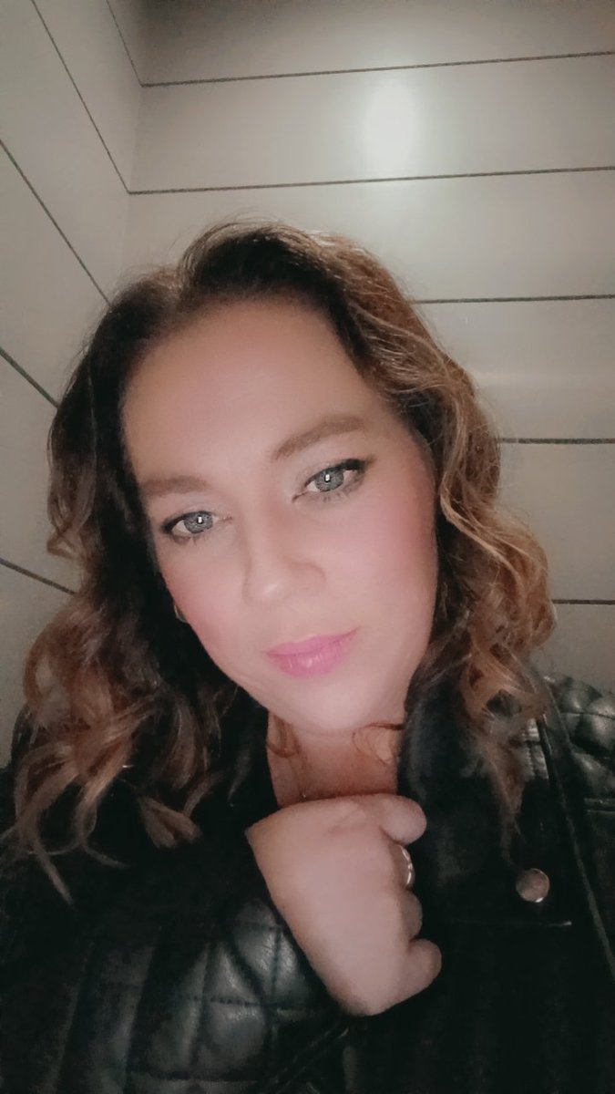 About last night ..celebrating the birthday of my bestie of 25 years. I was having a great night until my purse was stolen half way through the night thankfully she had plenty cash for me to get drunk and forget  about it 😂😂 today though cough is back with a vengence 😭😭