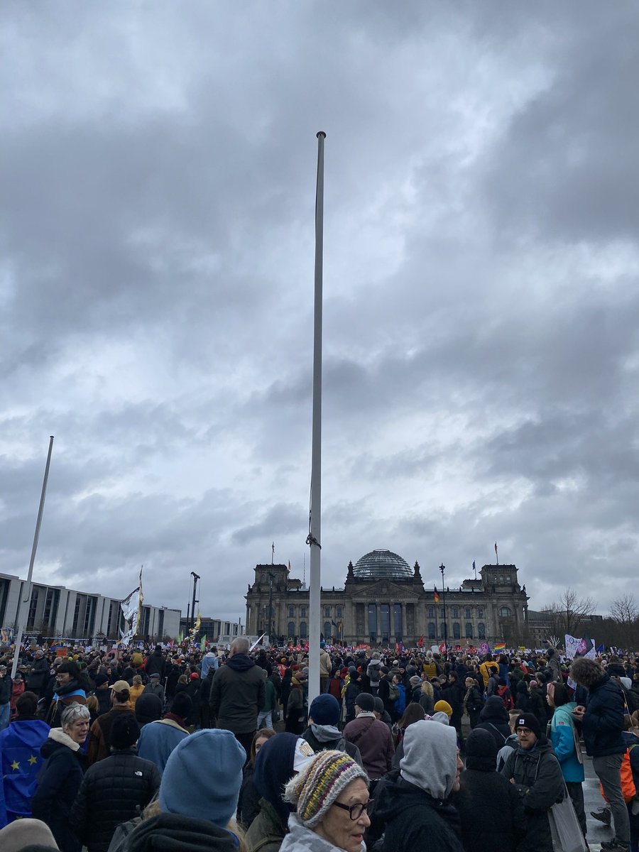 puinty's tweet photo. Gisteren in Berlijn. #gegenrechtsextremismus https://t.co/ctWn9dqKVK