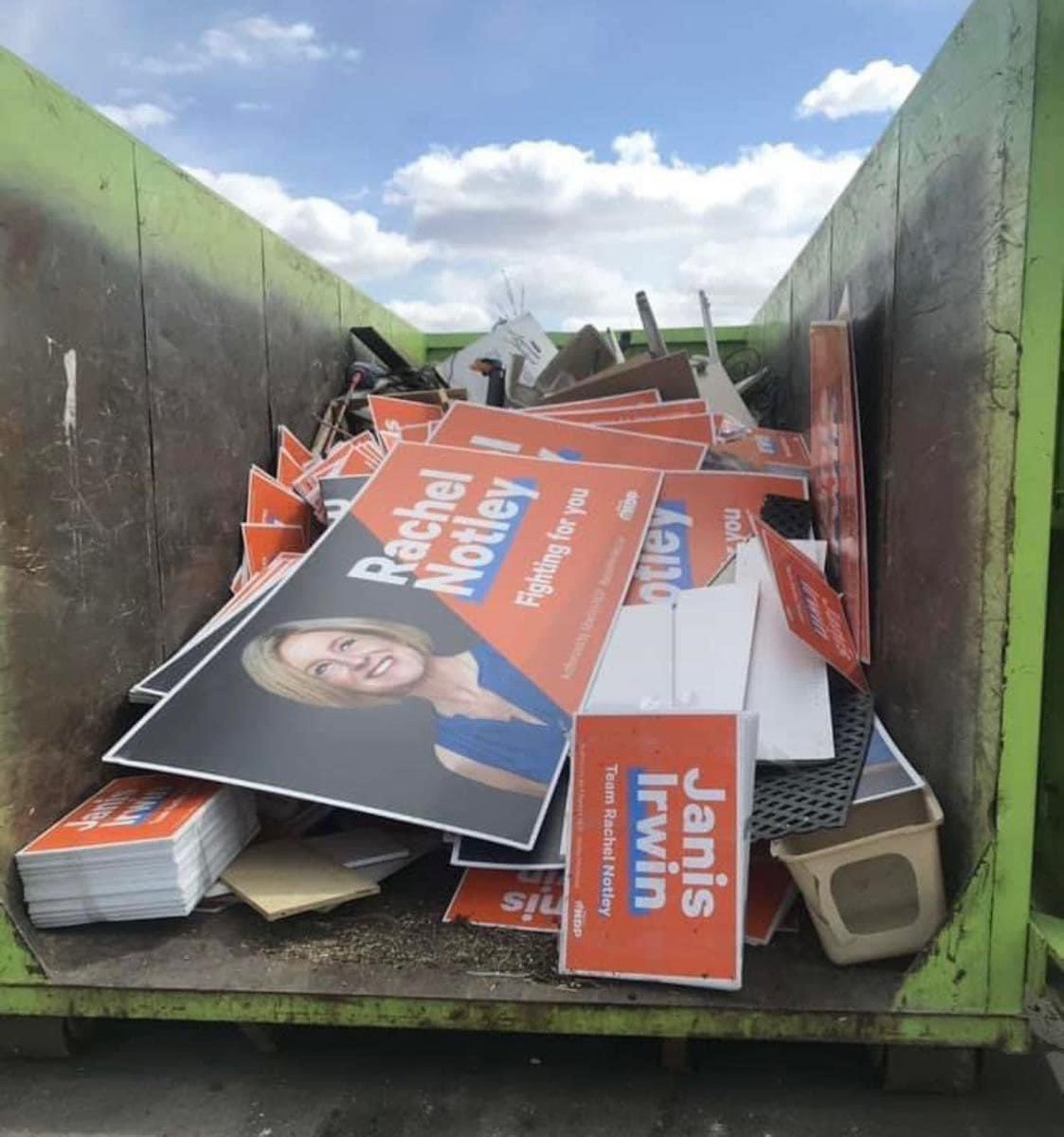 itsTim_eh's tweet photo. @ctvqp @ABDanielleSmith @RachelNotley Now I’m confused.

Does Notley’s NDP view this situation as “gravely important” or as “casually interesting”?

Thank gawd these useless bipolar clods didn’t win ANOTHER accidental government.

#NeverNotley

#NeverNDP
 
#abpoli https://t.co/iSOxpMP7bC