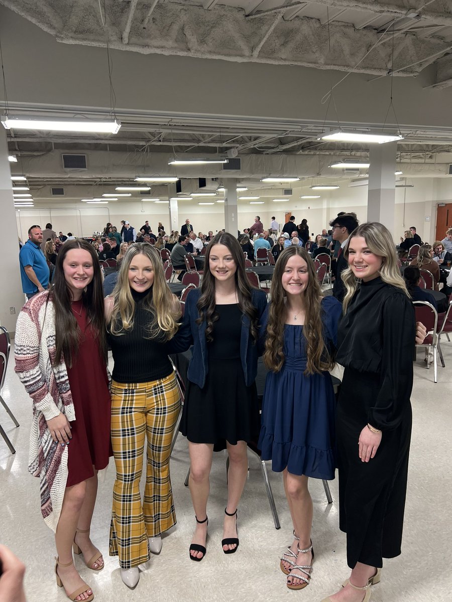 Kendall Williamson (@kwilliamson_8) on Twitter photo Had so much fun at the 1st annual <a href="/HotStoveDinner/">Hot Stove League Baseball and Softball Awards</a> Blue Ridge awards!! I had a great time with my teammates! Can’t wait for spring with <a href="/THSMounties/">Tuscola High School</a> 💛<a href="/LindsayMarkos5/">Lindsay Markos</a> Had so much fun at the 1st annual <a href="/HotStoveDinner/">Hot Stove League Baseball and Softball Awards</a> Blue Ridge awards!! I had a great time with my teammates! Can’t wait for spring with <a href="/THSMounties/">Tuscola High School</a> 💛<a href="/LindsayMarkos5/">Lindsay Markos</a>