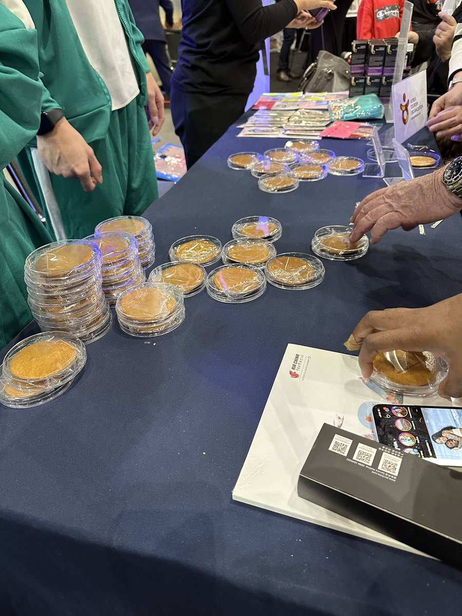 ThatsITLA's tweet image. Dalgona candy challenge at the Visit Korea booth. @koreatourism @TravAdventure #SquidGame #dalgonacandychallenge #Korea #traveladventureshow