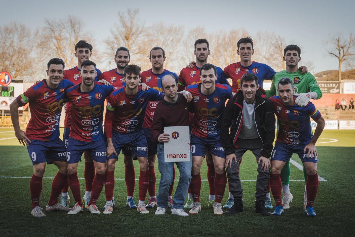 UEO1921's tweet photo. 🤝⚙️

En la prèvia de l'#OlotPobla hem fet un reconeixement a #MANXA, patrocinador del primer equip i a @UEOplanter

👥 Amb Quim Agustí i Jony Agustí com a representants de l'empresa olotina, estretament vinculada al club.

😉 Gràcies per ser-hi sempre! 

#LesNostresEmpreses https://t.co/N4hWO1B0wJ