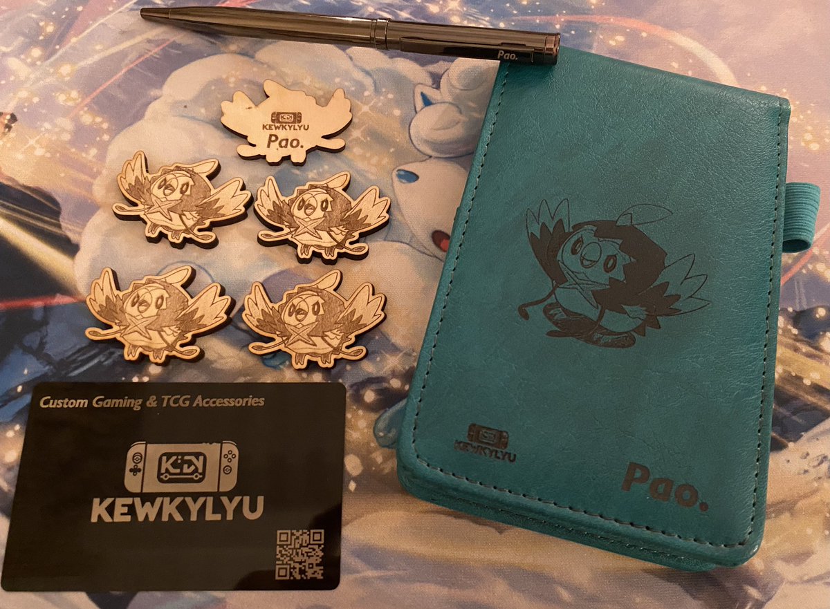 Paolo C. (@paotoocoor) on Twitter photo This challenge win would not have been possible without being able to takes notes of my prizes, and I was able to do so thanks to this great notebook made by my new sponsor <a href="/KewKylyu/">KewKylyu.bsky.social</a> . The Rowlet tokens are also from him and are of incredible quality. Go check is account ! This challenge win would not have been possible without being able to takes notes of my prizes, and I was able to do so thanks to this great notebook made by my new sponsor <a href="/KewKylyu/">KewKylyu.bsky.social</a> . The Rowlet tokens are also from him and are of incredible quality. Go check is account !