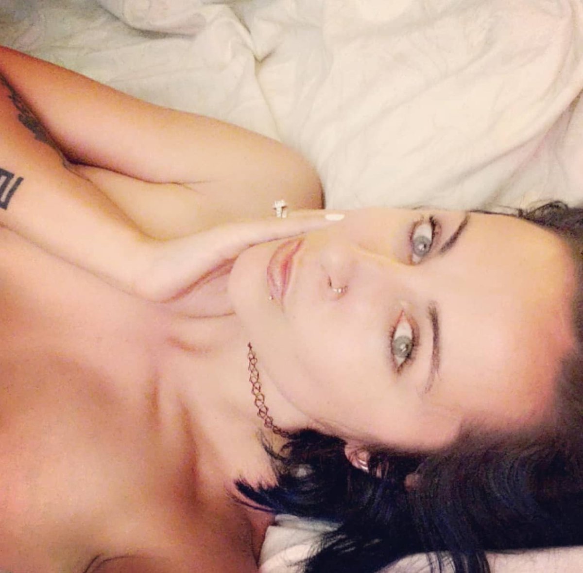 Wer möchte mich Nackt sehn in dieser sekunde 😍📷 Rt