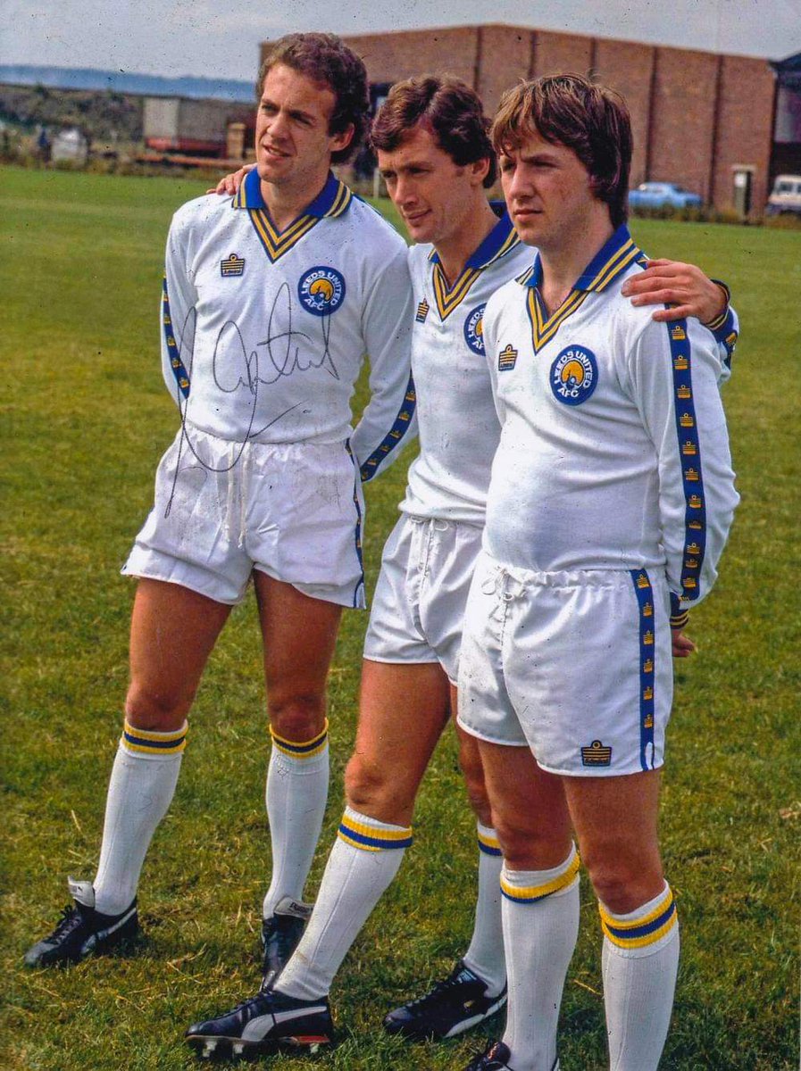 This Leeds kit was a thing of beauty...
Alan Curtis , Trevor Cherry and Gary Hamson
@admiral1914 @AdmiralUK 
@LUFC 
#AdmiralSports #LUFC #LeedsUnited #70s #nostalgia #soccer #Football #futbol #1970s #EnglishFootball