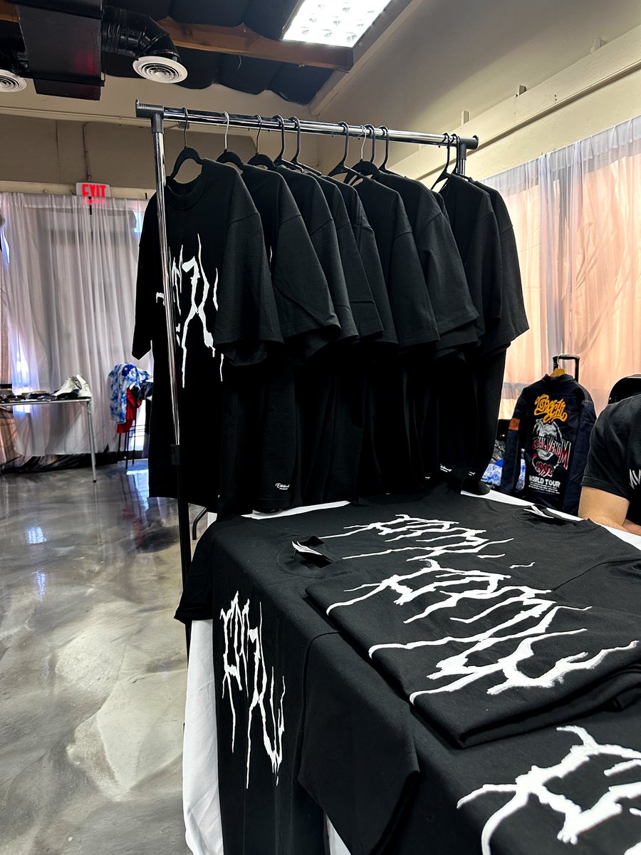 pmwentertainmnt's tweet photo. Come stop by and purchase “PMW Limited Collection” at “THE FREEWORLD MARKET” 

Address: 2406 S 24th St Bldg B

HUGE Shoutout To @AZWAYTOOACTIVE &amp; @GETFREETV_ https://t.co/cg3SKspQB9