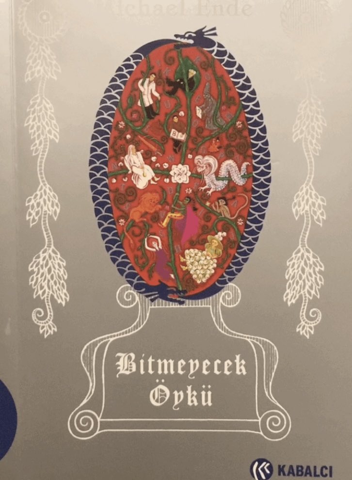 ipekaun's tweet photo. Çok okumak istediğiniz ama çeşitli nedenlerle okumayı hep ertelediğiniz bir kitap paylaşın. 

Hala üzülürüm zamanlamanın azizliğine uğramasına https://t.co/tE8V3fzaam