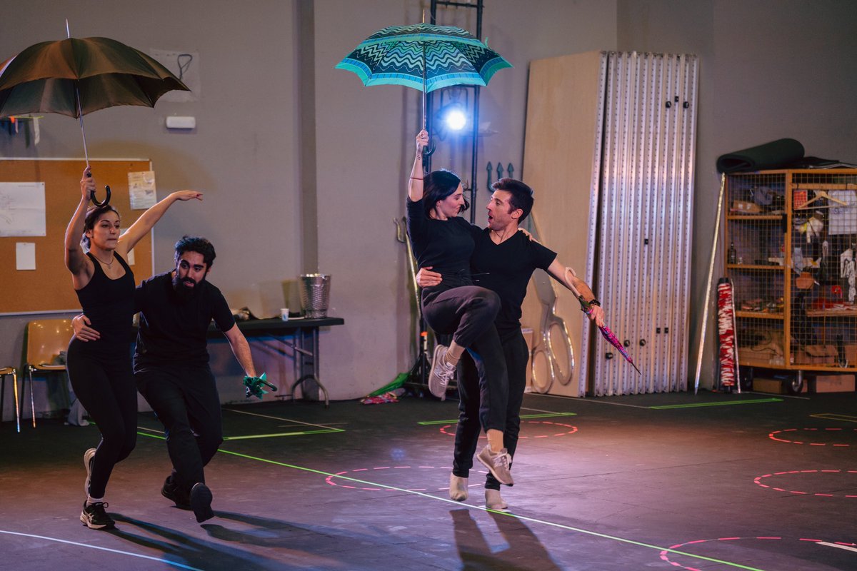 Pillada ensayando “El Año Pasado de Agua” del <a href="/TeatroZarzuela/">TeatrodelaZarzuela</a> 👋🏻 

📸 Gemma Escribano