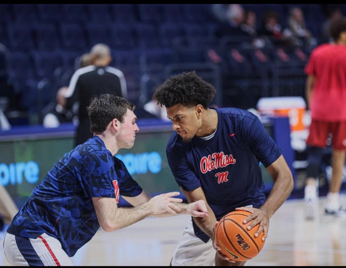 bwakefield777's tweet photo. @florida_reb @walkerj29 @grovecollectnil @kyle_wakefield5 @CoachBeard @OleMissMBB @kyle_wakefield5 and @Jaemyn1 
❤️💙❤️💙 one of my favorite pics! https://t.co/0gxPRiIV3O