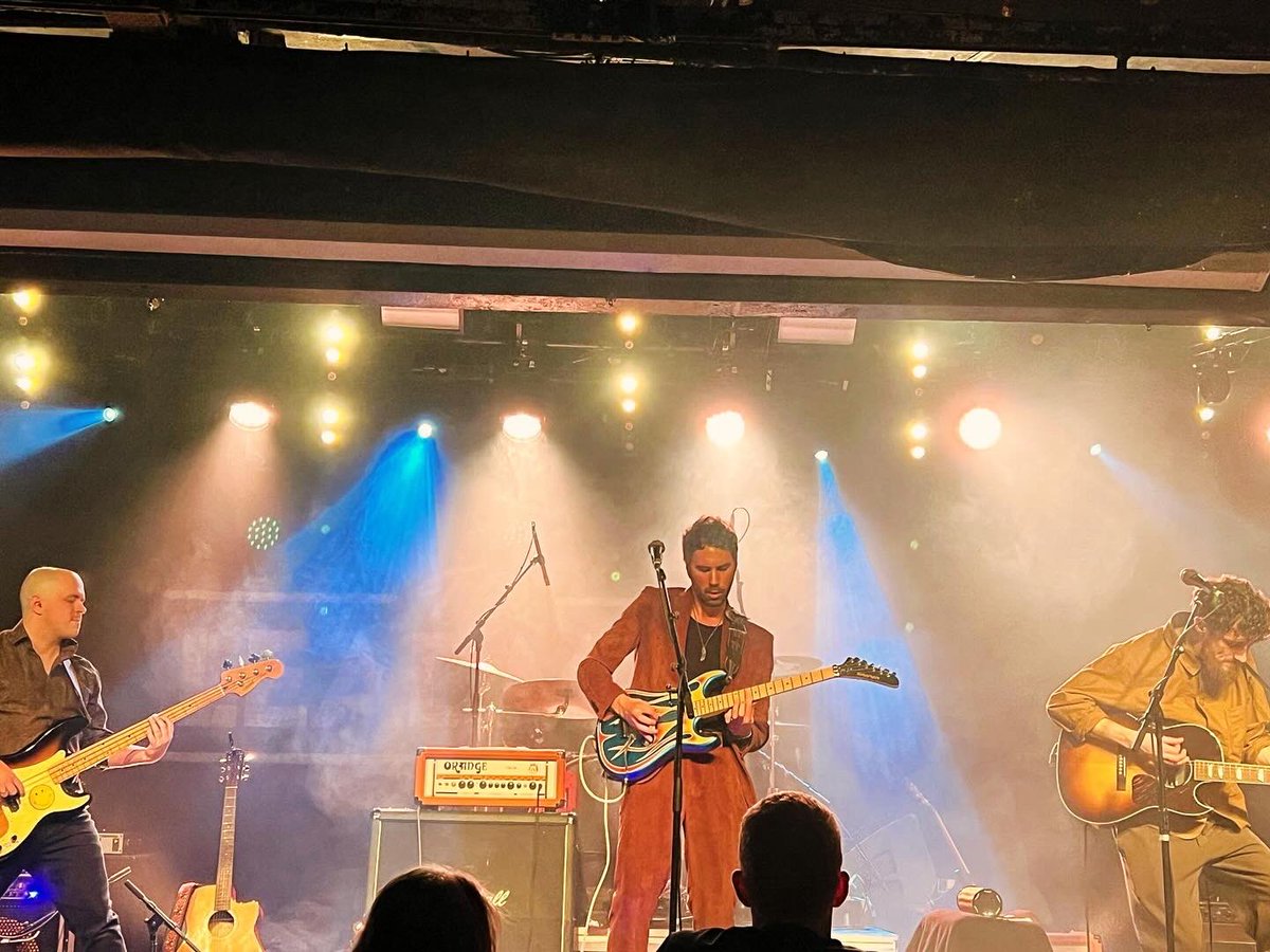 Crackerboxband's tweet photo. What a night @Leadmill 💛
We loved every second of that, massive thanks to everyone who came to see us 🙌🏻
Big love to @dazcadwallander for having us, smashed it mate 🙏🏻
See you all soon… https://t.co/8hHu1NcYdY