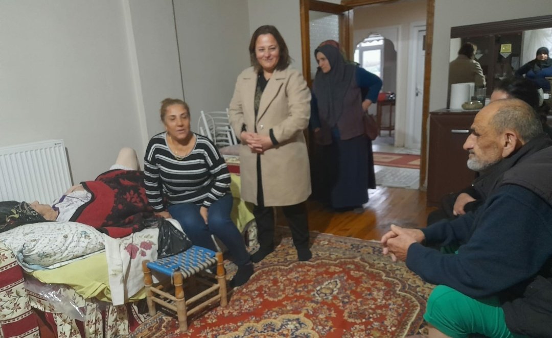 Ak Parti Kemalpaşa Kadın Kolları Başkanımız Mine BARSBAY ve yönetim kurulu üyeleri ile beraber ilçemizde  Hane ve hasta ziyaretleri gerçekleştirdik. Hasta vatandaşımıza büyüklerimize sağlık ve sıhhat  dileriz.
<a href="/aysekesir/">Ayşe Keşir 🇹🇷🇹🇷🇹🇷</a> 
<a href="/Emine_Gozgec16/">Av. Emine Yavuz Gözgeç</a>
<a href="/ElifYesimAraz1/">Elif Yesim Çağlar 🇹🇷🇹🇷🇹🇷</a>
<a href="/Akparti/">AK Parti</a>  
<a href="/Akkadinartvin/">AK Kadın Artvin</a>